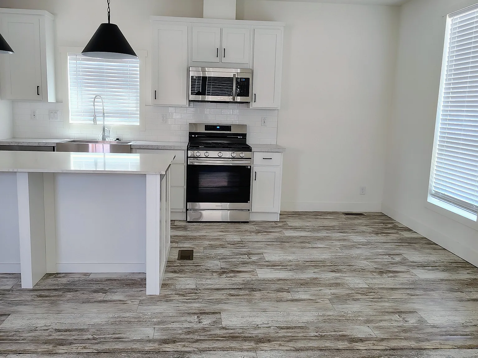 3 bed, 1136 sqft, $3,500 — Photo 4