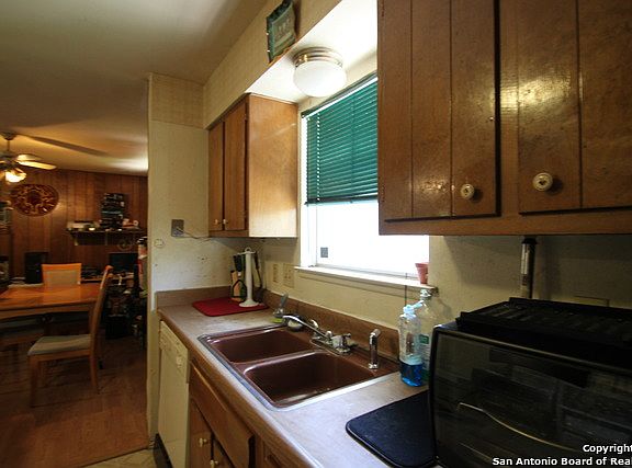 4th image of 5158 Village Lawn
