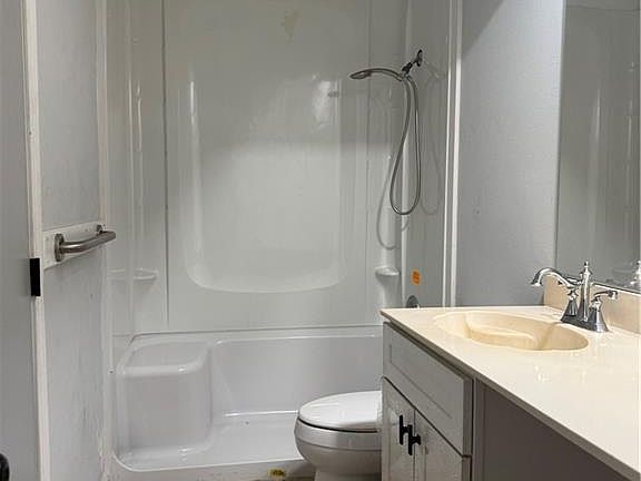 3rd image of 324 Evangeline Rd