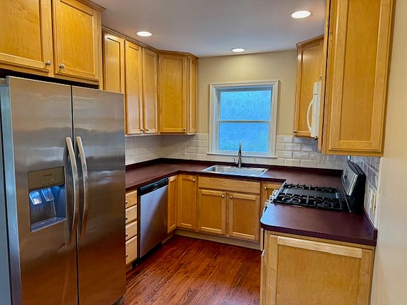 2nd image of 29 1/2 Woolsey Ave