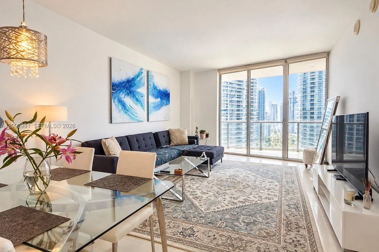 Iconbrickell Condo No 1 — Photo 1