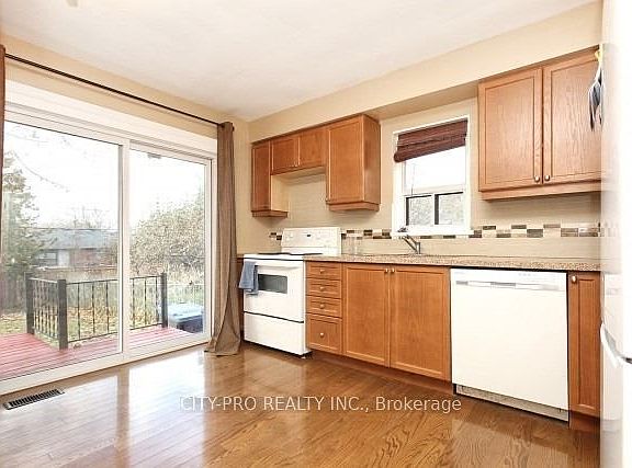 2nd image of 1925 Britannia Rd W