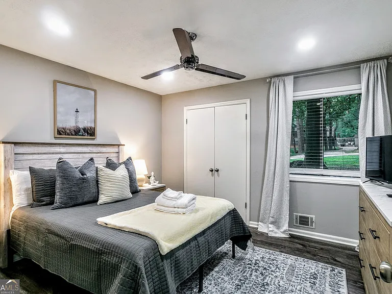 85 Wilhelmina Dr — Photo 18