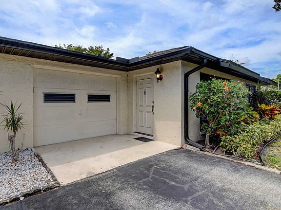 3rd image of 4843 Greentree Ln APT B