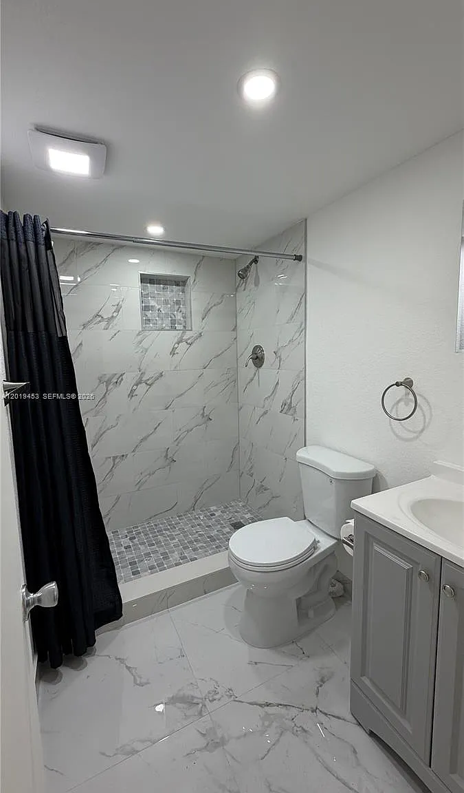 Ro-Mont South Green Condo — Photo 2