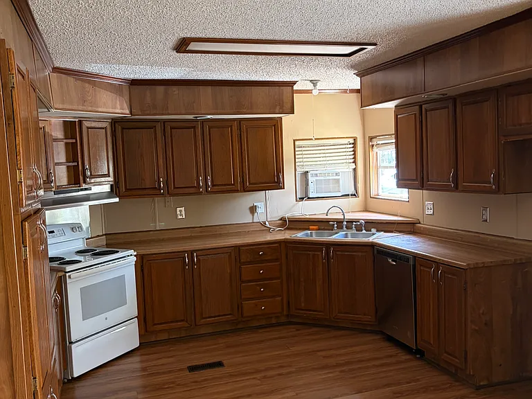 7922 Willowick Dr — Photo 9
