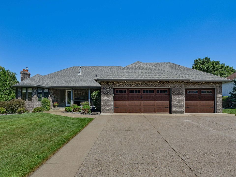 1st image of 313 Wyndham Cir W