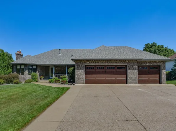 313 Wyndham Cir W, New Brighton, MN 55112