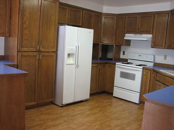 3rd image of 1423 90th Dr SE