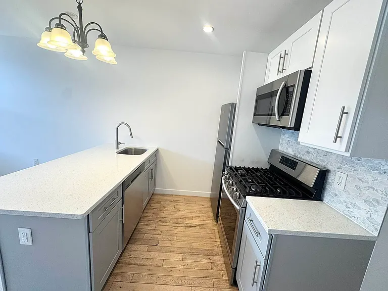 2481 Ocean Ave #4A — Photo 4