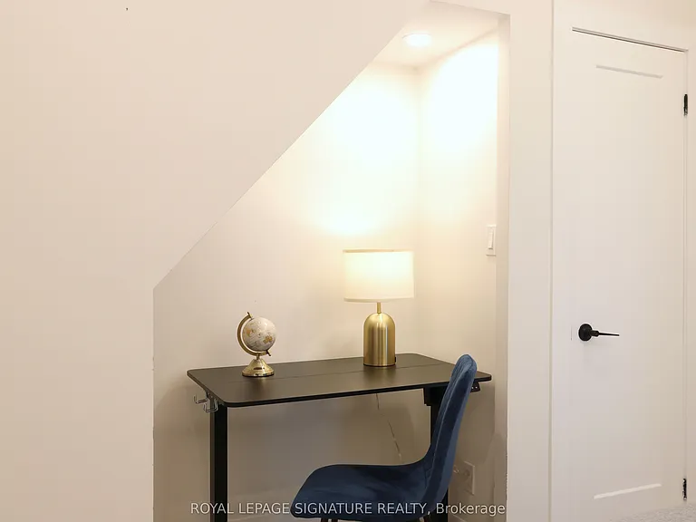 36 Tennis Cres #UPPER — Photo 9