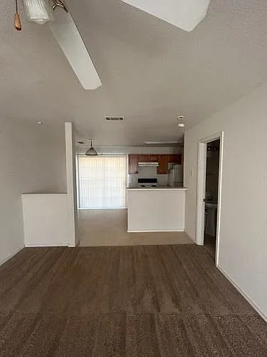 2 bed, 1.5 bath, $750 — Photo 3