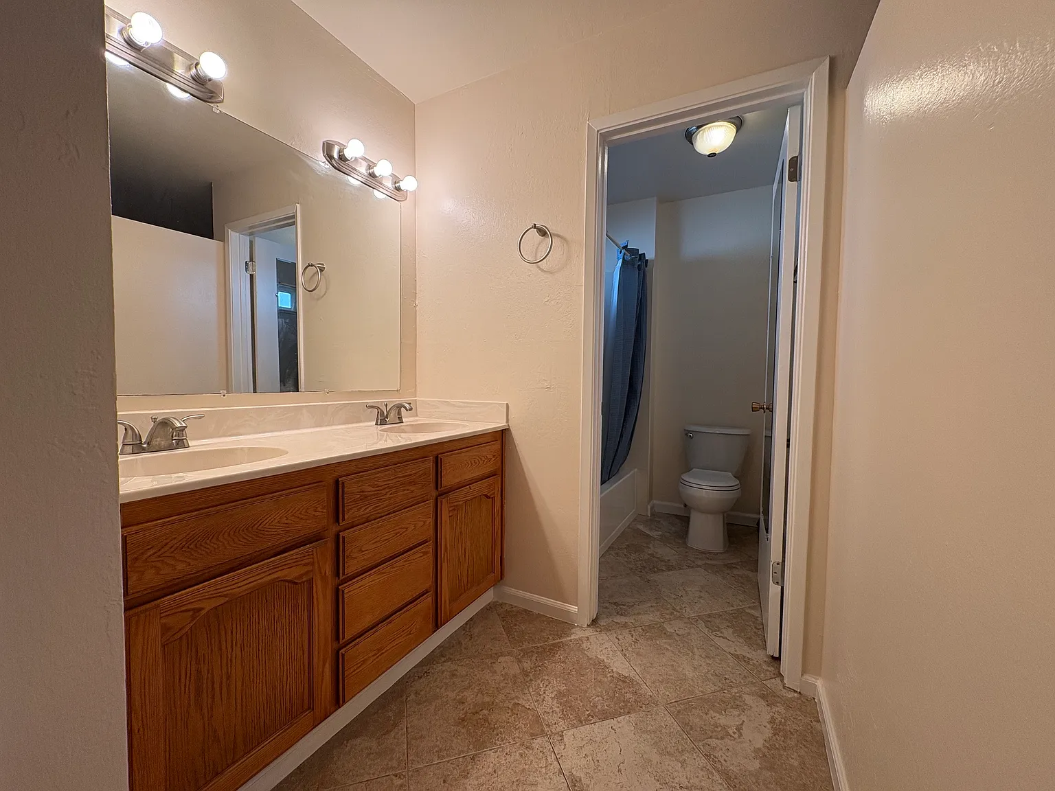 3 bed, 1736 sqft, $4,300 — Photo 3