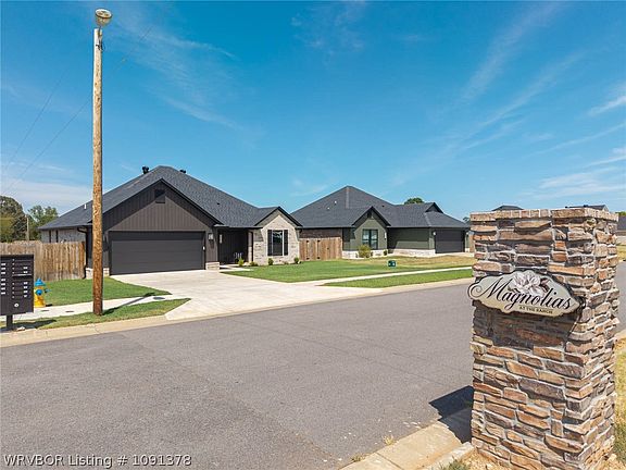 4th image of 2108 Yellowstone Dr