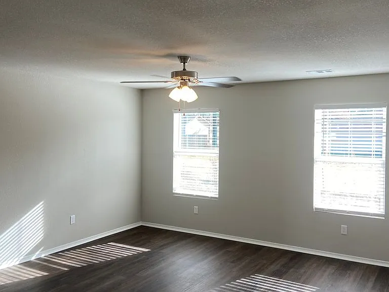 2616 Grant Ln — Photo 8