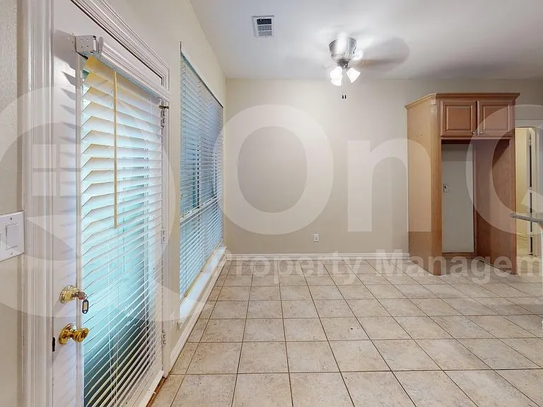 923 Granview Dr — Photo 6