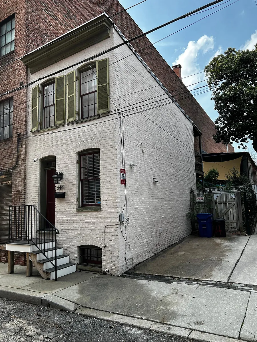 Building Photo - 544 Eislen St