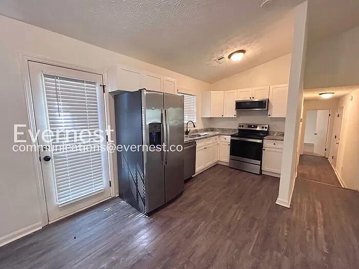 4 bed, 2.5 bath, 1546 sqft, $2,045 — Photo 4