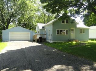 1010 S Pearl St, Belding, MI 48809