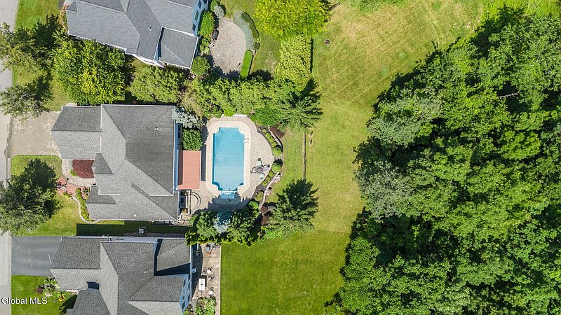 4th image of 10 Yardley Court