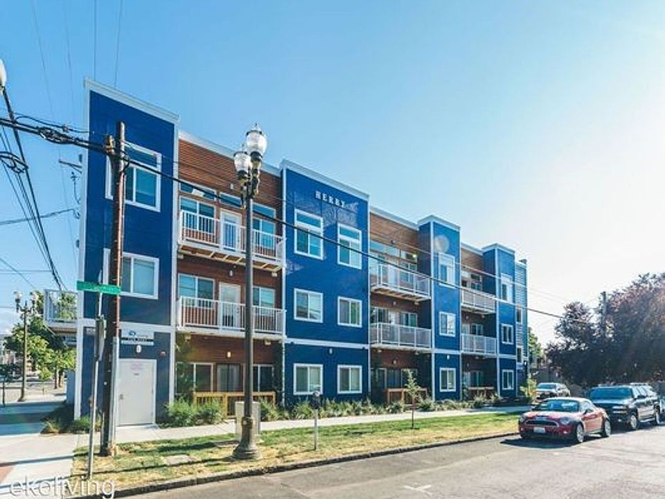 1st image of 1510 C St Unit 105