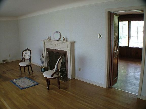 4th image of 19447 Westover Ave