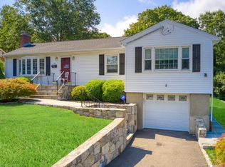 50 Ridgevale Pl, Bridgeport, CT 06610