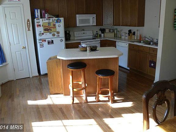 4th image of 872 Monet Dr