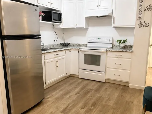 9231 Collins Rd, Jacksonville, FL 32244