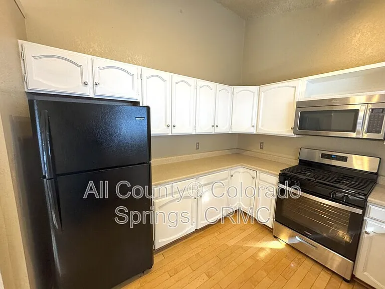 931 Kings Crown Rd — Photo 6