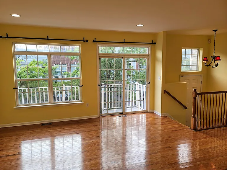 8 McMartin Ct — Photo 2