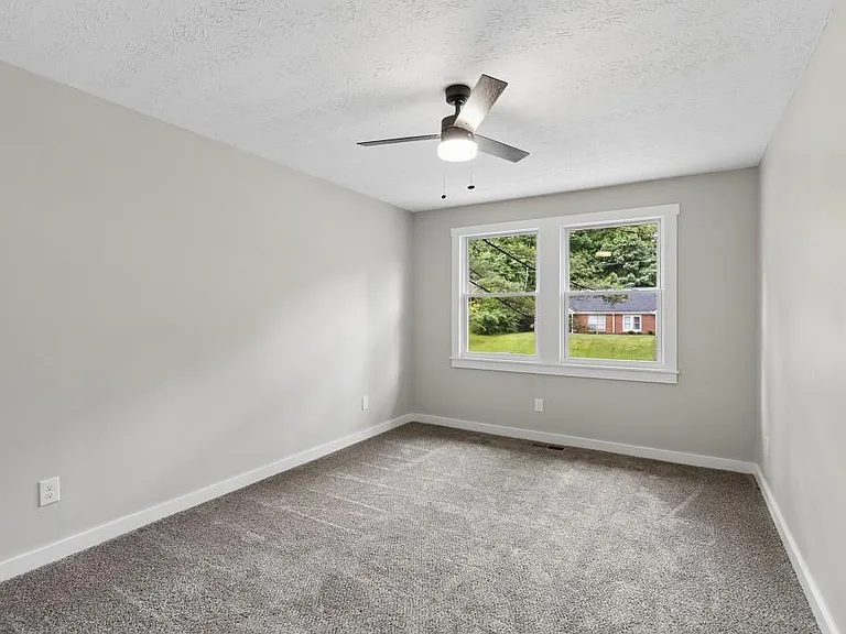 4930 Farmstead Ct NE — Photo 17