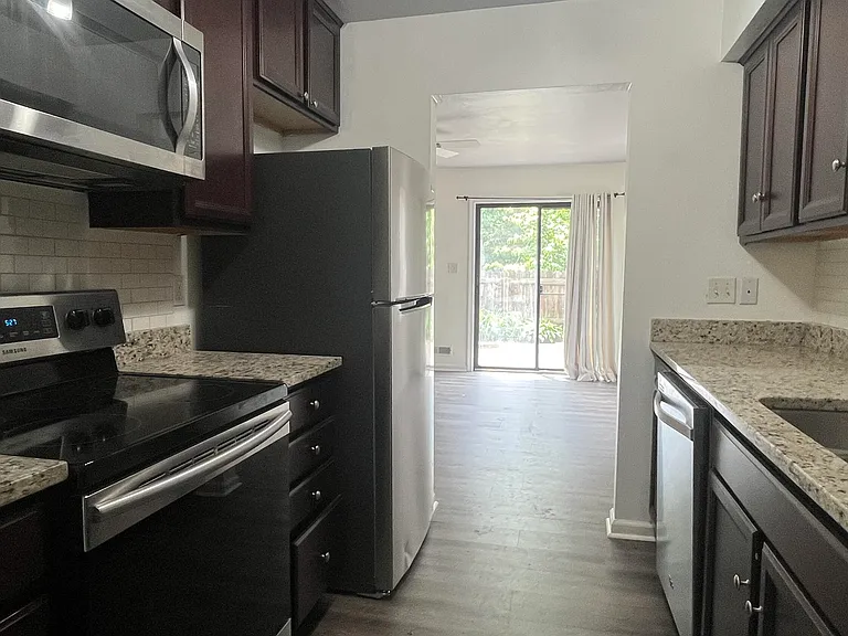 2429 Avenham Ave SW #7 — Photo 4