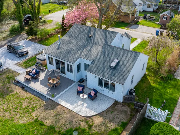 3 Clark Avenue, Old Saybrook, CT 06475