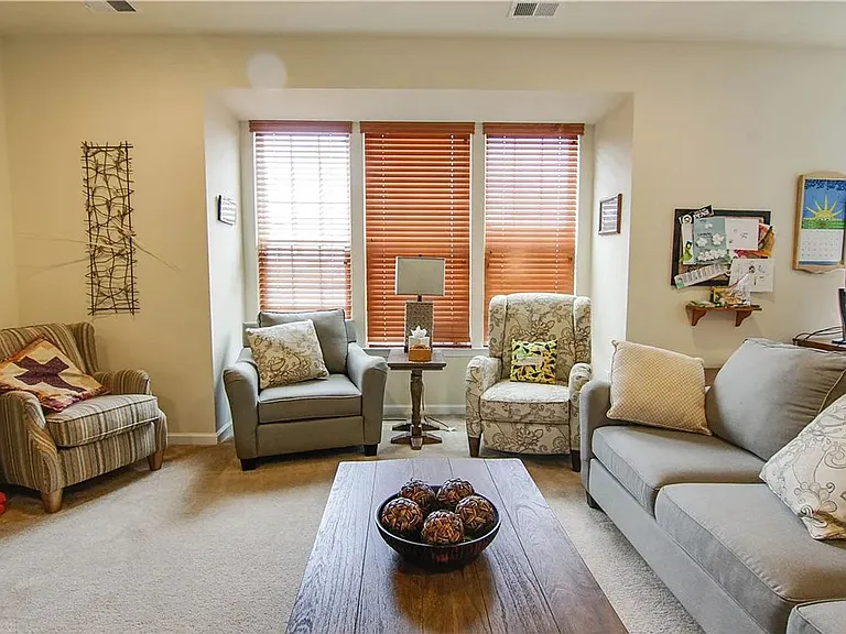 506 Broadmore Ln — Photo 6