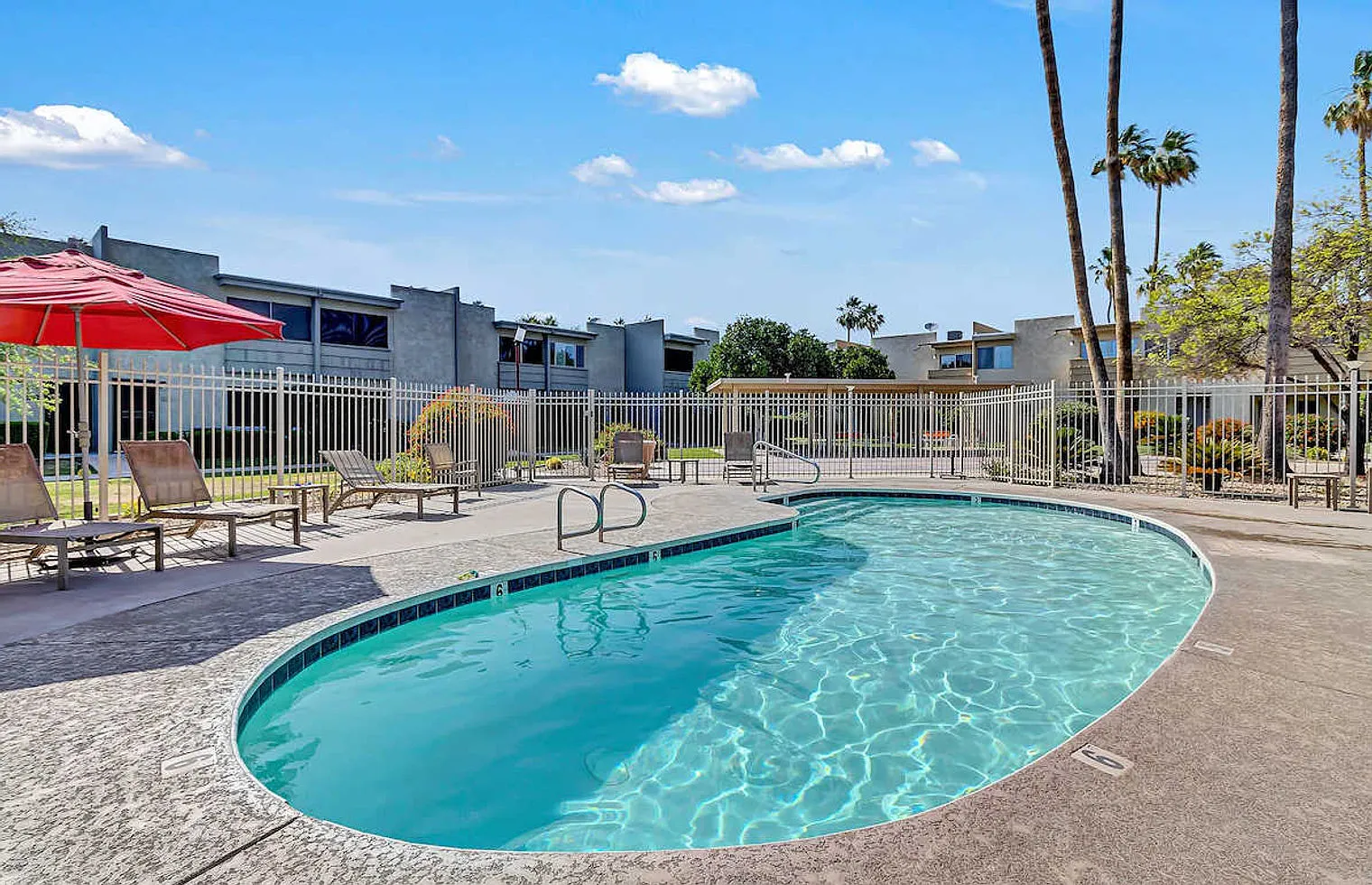 2 bed, 1.0 bath, 979 sqft, $3,738 — Photo 4