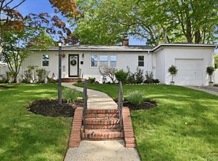 241 Commonwealth Ave, Massapequa, NY 11758