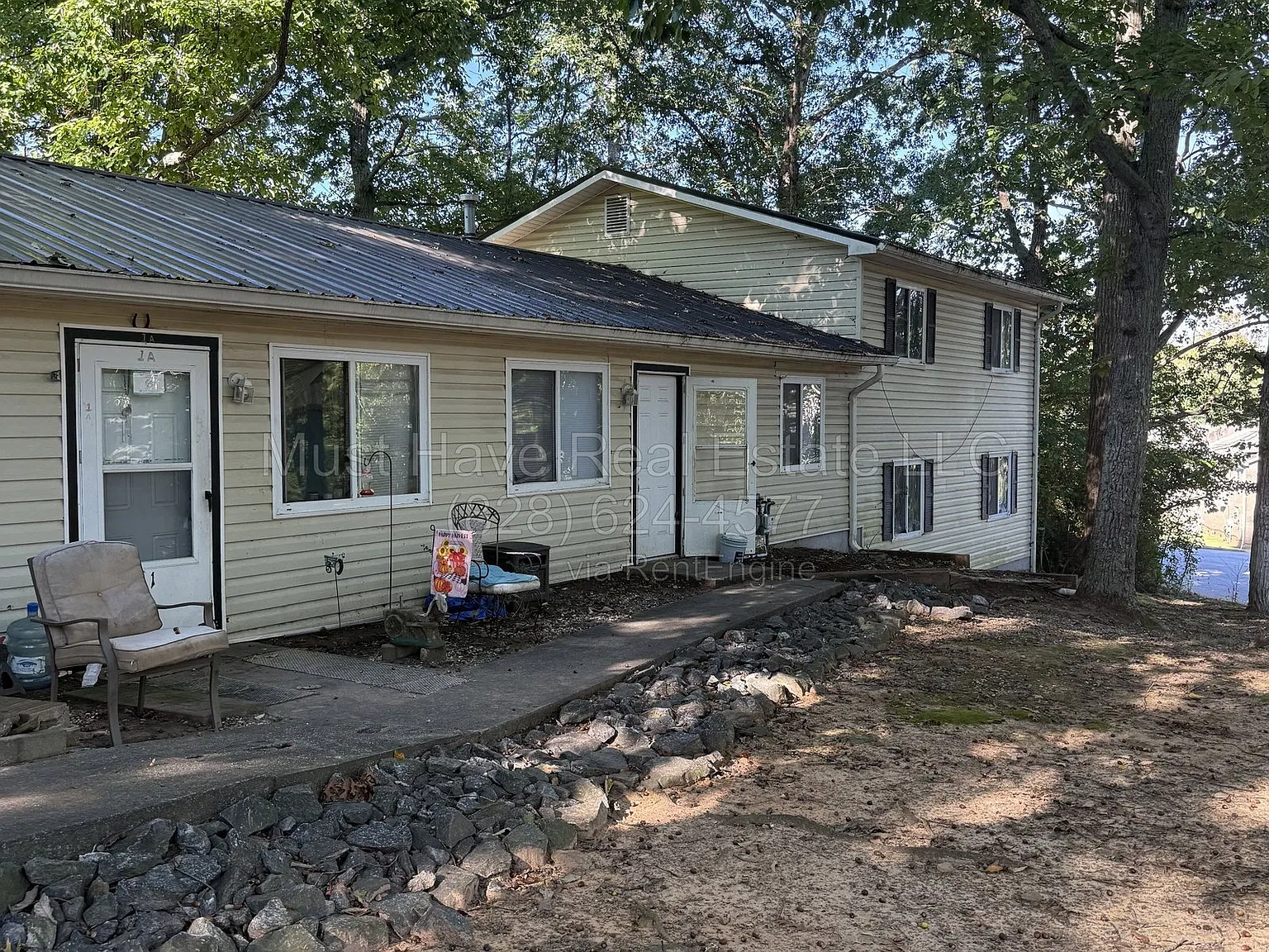 2 bed, 1.0 bath, $950 — Photo 2