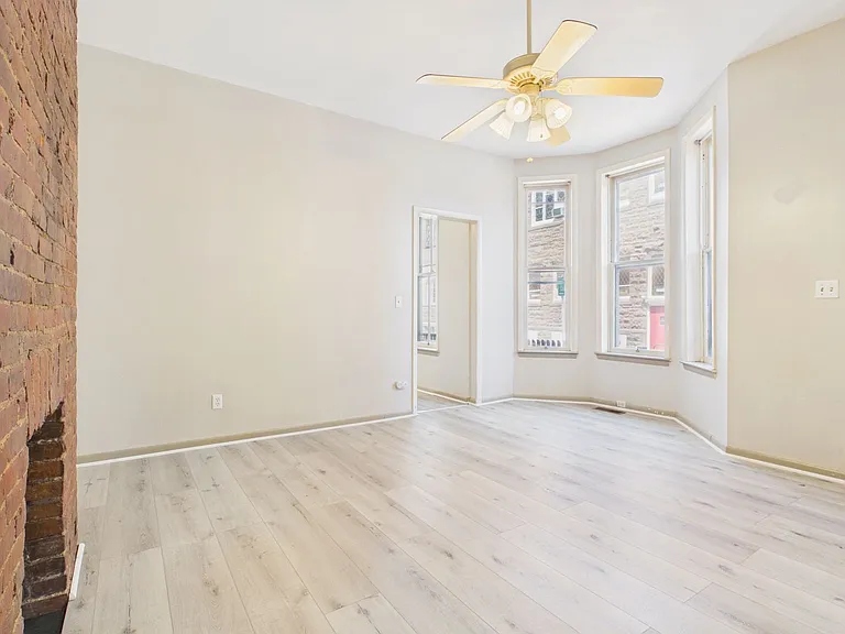 242 Harris St — Photo 5