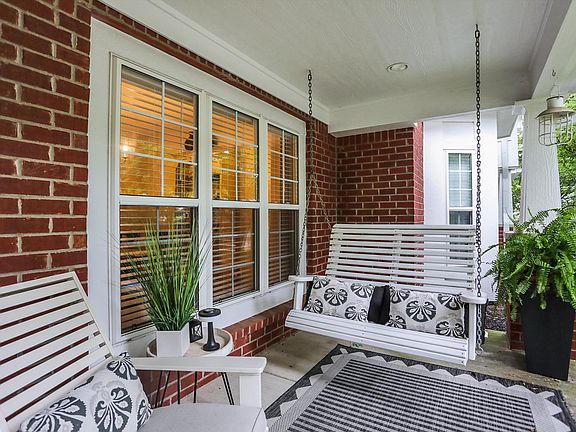 4th image of 771 Charlotte Pl