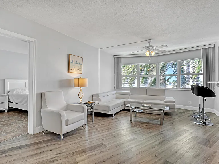 28 Yacht Club Dr — Photo 5