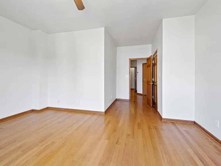 1435 E 53rd St #3E — Photo 18