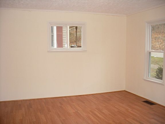 5th image of 619 W Oak St