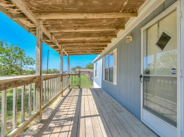 504 N 5th St, Mertzon, TX 76941