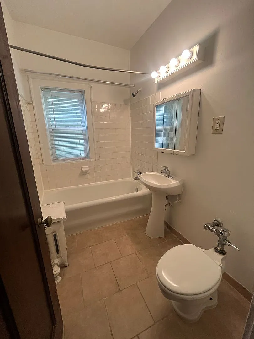 Stratford Apartments — Photo 4