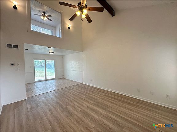 5th image of 1234 Royal Crest Dr