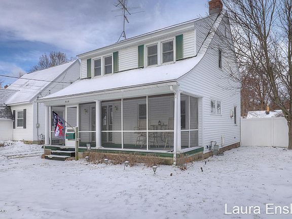 2nd image of 909 Arlington St NE
