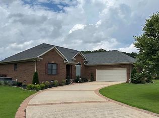 608 Fairfield Dr, Paris, TN 38242