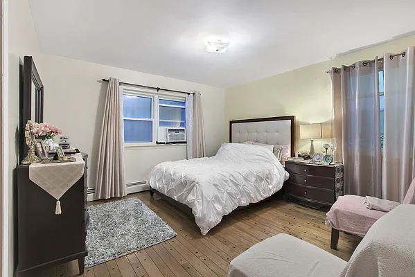 Sold by Re/Max In The City | media 14