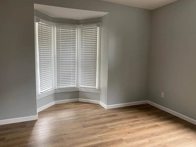 904 Earnest St — Photo 11